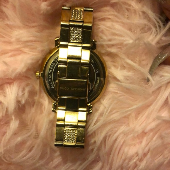 Micheal Kors Women’s Watch - Picture 4 of 6